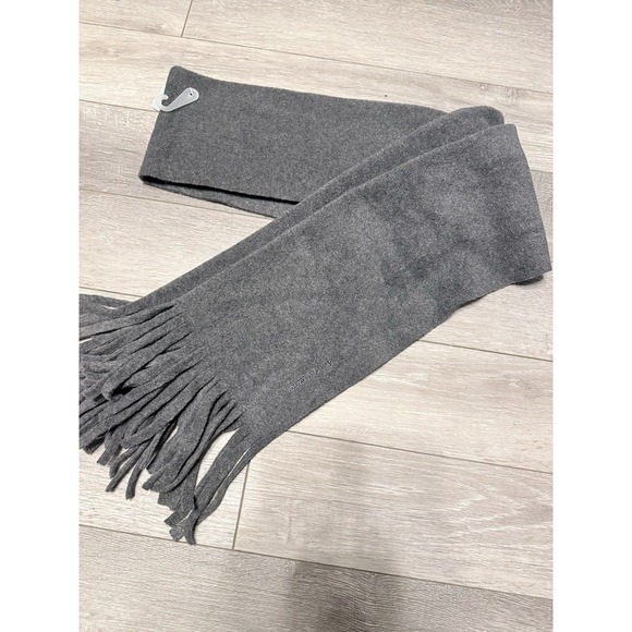 Old Navy Fleece Scarf Womens OS Gray Performance Fringe Tassel Warm Cozy Classic - Picture 3 of 4